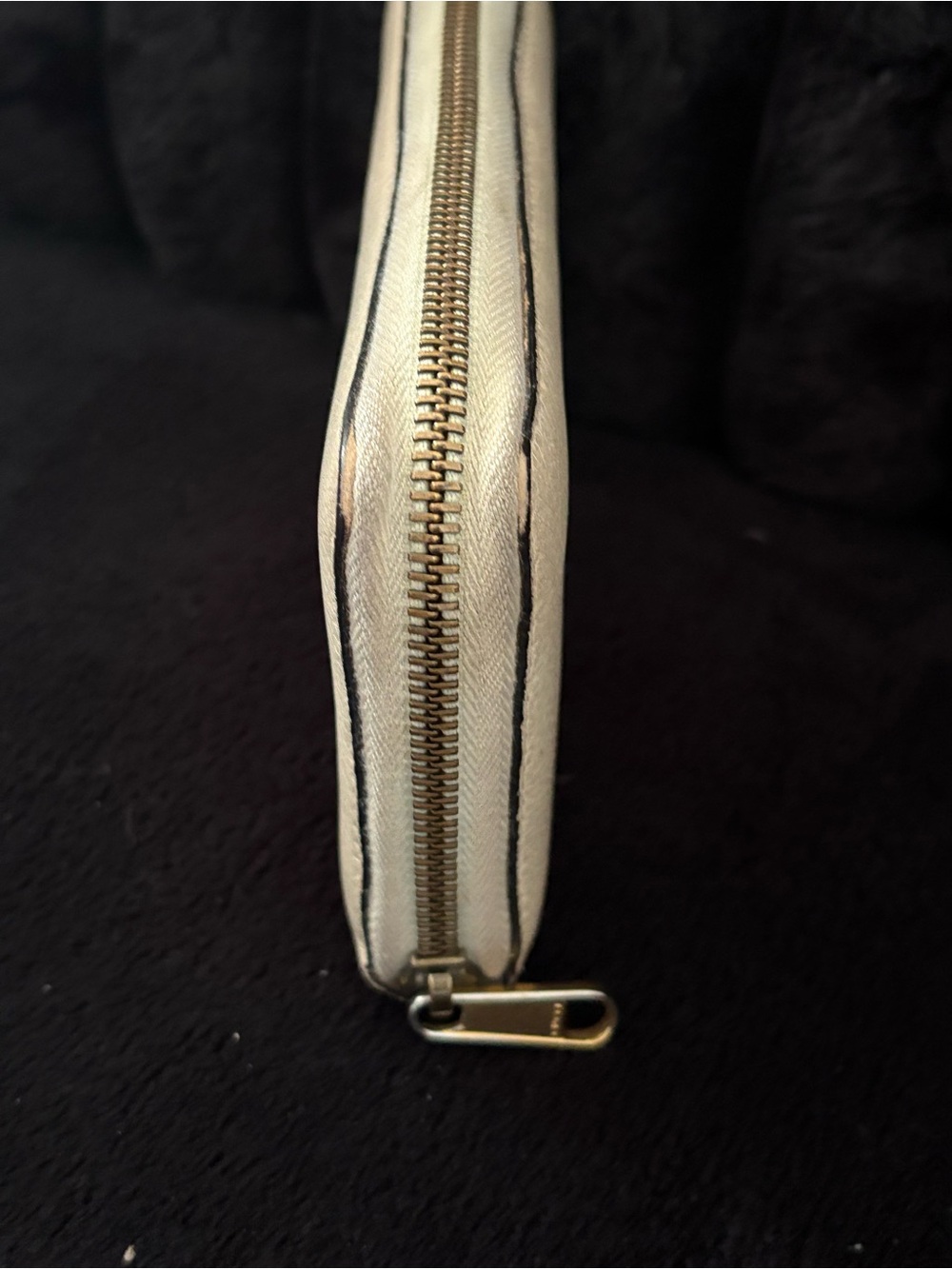 GUCCI Metallic Ivory Zip-Around Wallet with Green and Red Web Stripe - Picture 4 of 8